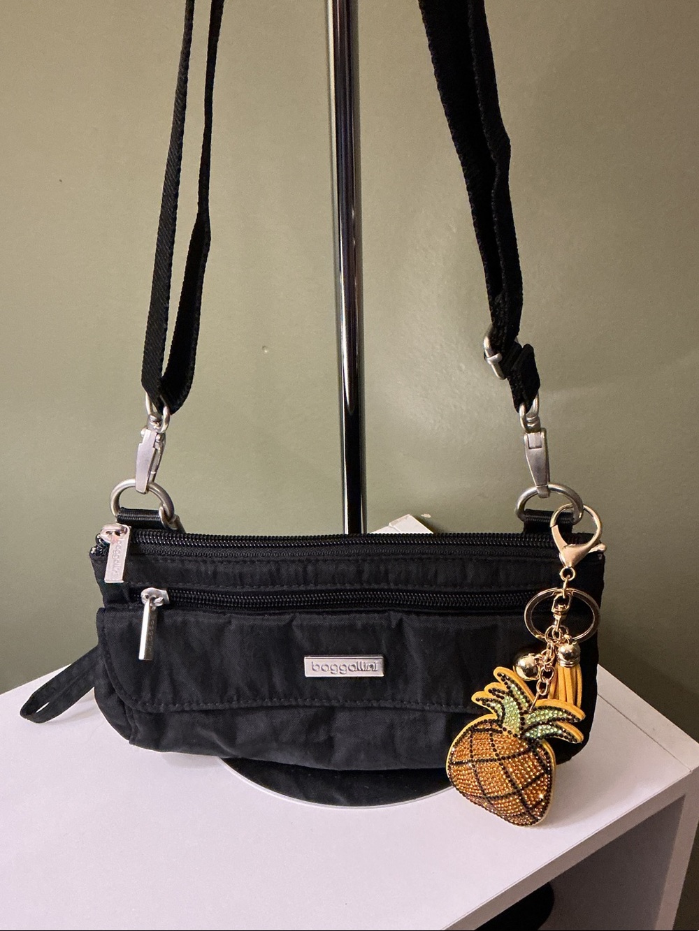 Baggallini Black Nylon Crossbody Bag Multi Pockets with Pineapple Charm - Picture 3 of 9